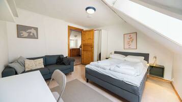 3 slaapkamers, een bureau, een strijkplank/strijkijzer, wifi