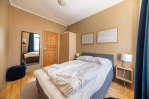 20 slaapkamers, een bureau, een strijkplank/strijkijzer, wifi