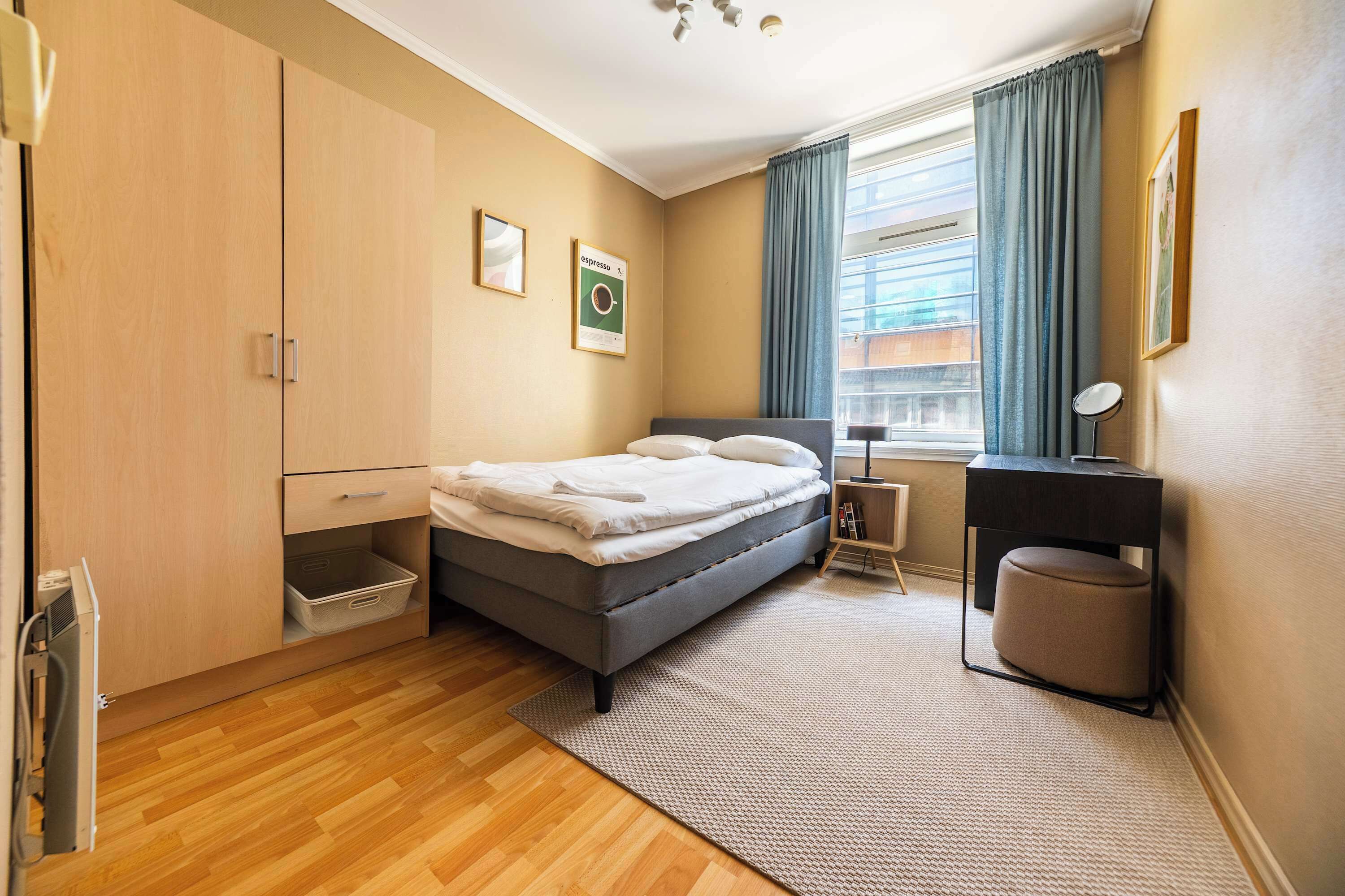 4 Schlafzimmer, Schreibtisch, Bügeleisen/Bügelbrett, WLAN