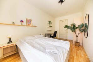 4 bedrooms, desk, iron/ironing board, WiFi