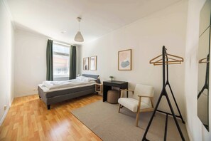 4 soverom, skrivebord, strykejern/-brett og wi-fi