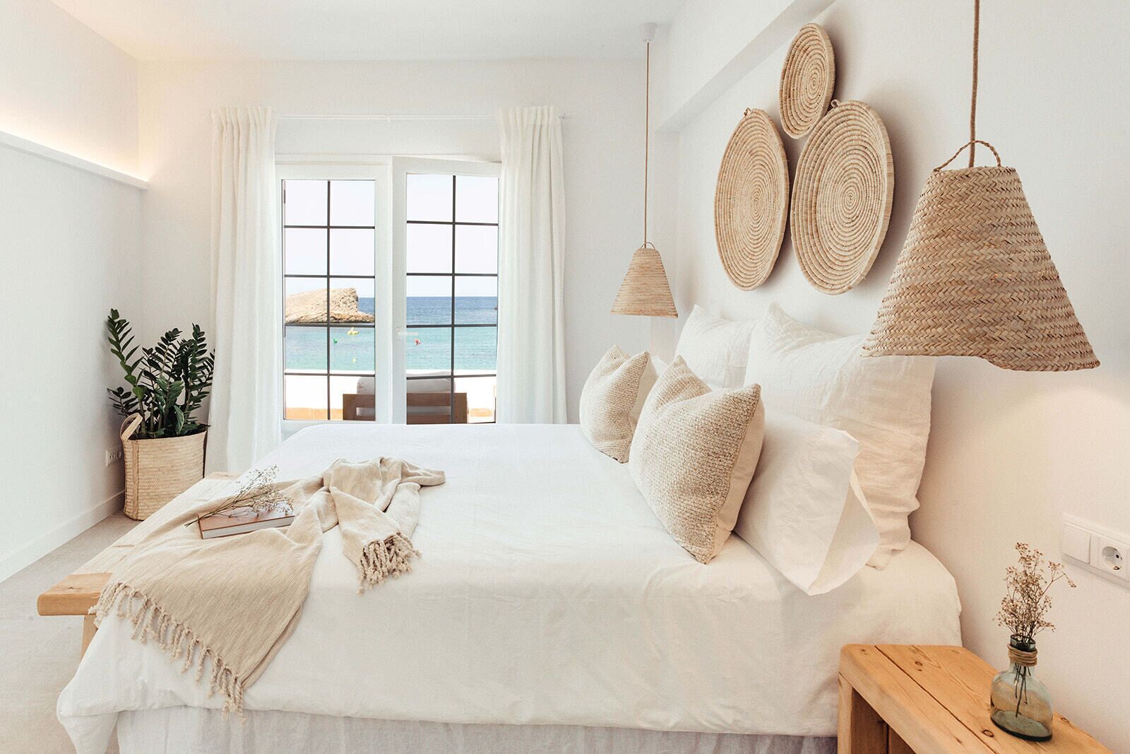 2 habitaciones, tabla de planchar con plancha y ropa de cama 