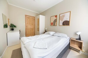 4 habitaciones, escritorio, tabla de planchar con plancha y wifi 