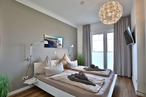 2 bedrooms, iron/ironing board, travel crib, free WiFi