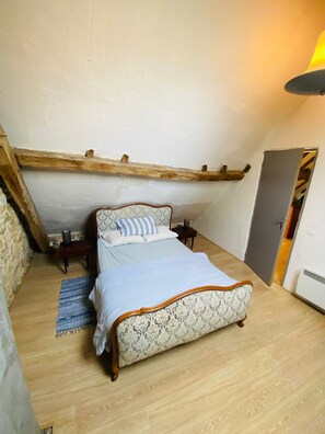 2 bedrooms, bed sheets