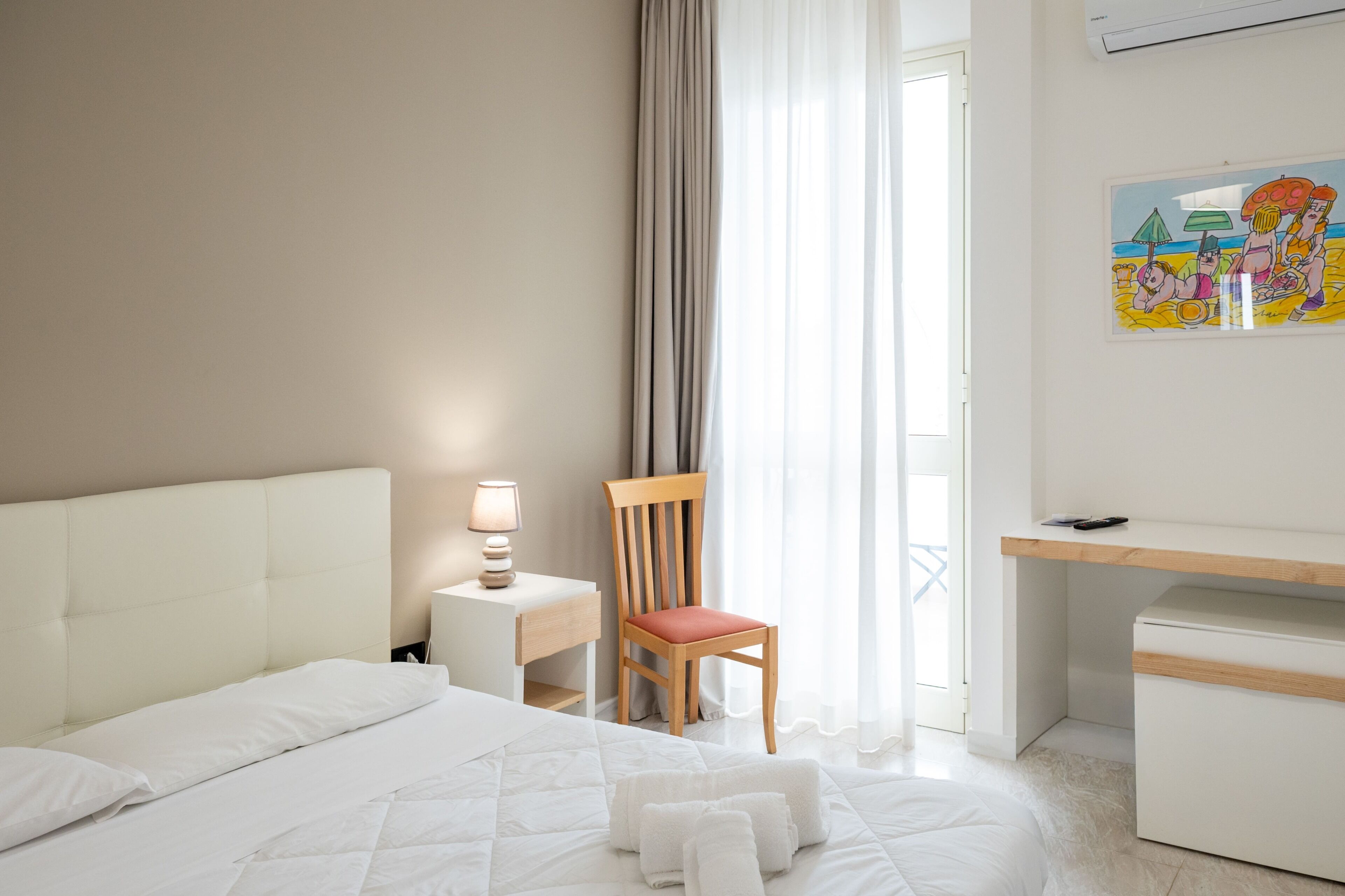 Habitació doble | Minibar, caixa forta a l'habitació, escriptori i bressols 