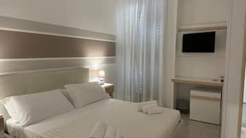 Minibar, coffres-forts dans les chambres, bureau