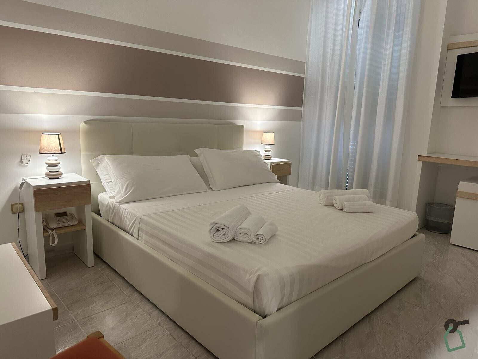 Double Room | Minibar, in-room safe, desk, cribs/infant beds