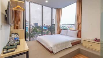 Deluxe Room, City View | Blackout drapes, free WiFi