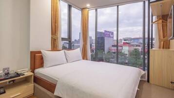 Deluxe Room, City View | Blackout drapes, free WiFi