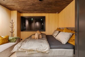 5 Schlafzimmer, Schreibtisch, Bügeleisen/Bügelbrett, WLAN