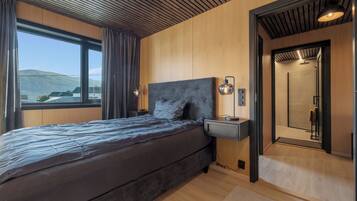 5 dormitorios, escritorio, tabla de planchar con plancha y wifi