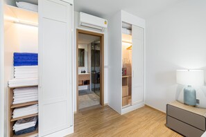 Junior Apartment, Patio | Bathroom