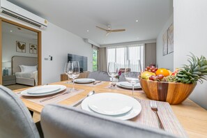 Junior Apartment, Patio | In-room dining