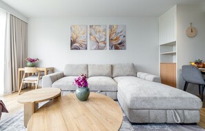 Junior Apartment, Patio | Living area
