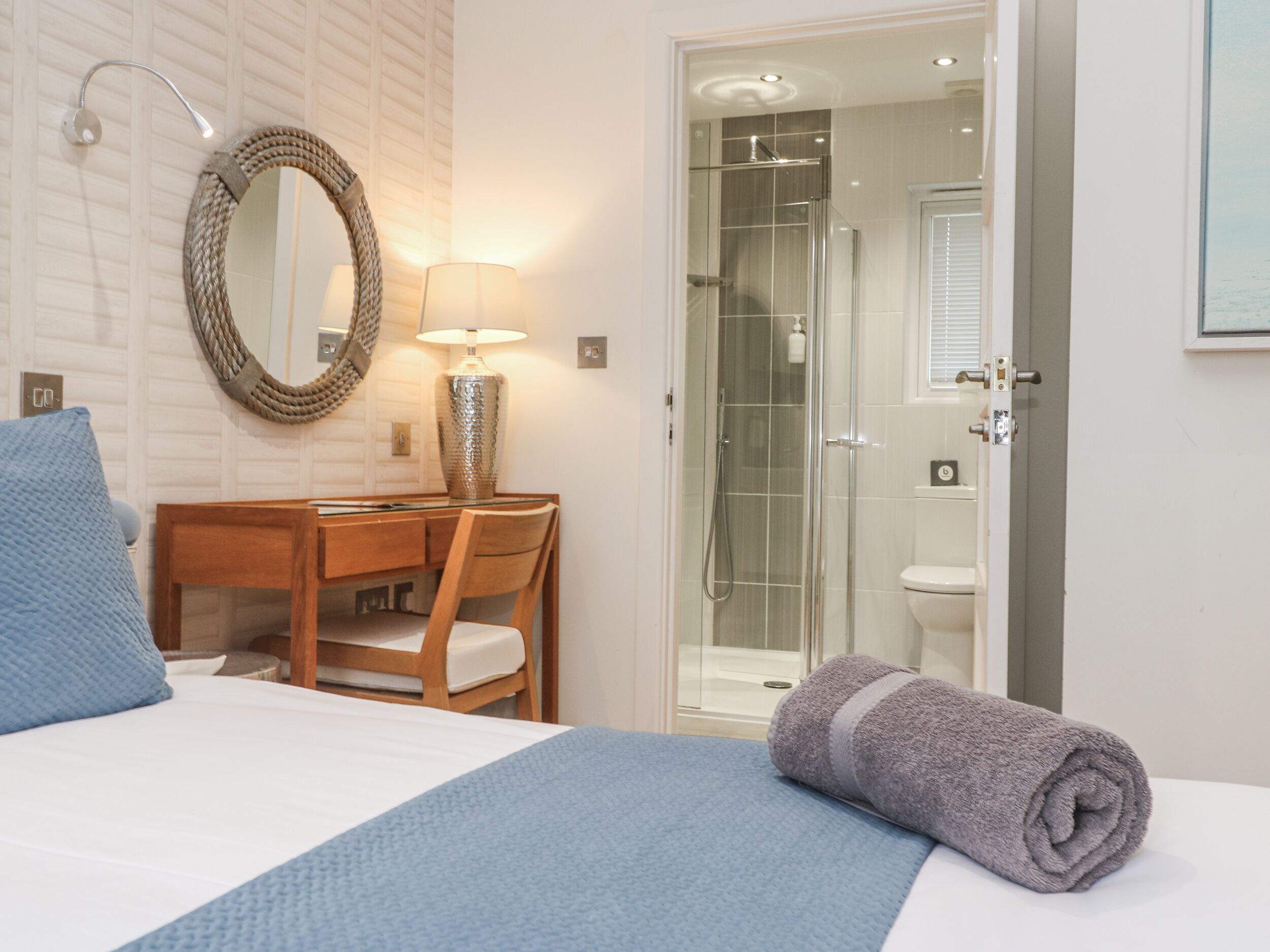 3 bedrooms, individually decorated, individually furnished, free WiFi