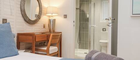 3 室のベッドルーム、客室ごとに異なる装飾、客室ごとに異なるインテリア、WiFi (無料)