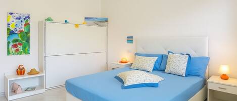 四人房 | 客房内保险箱、免费 WiFi、床单