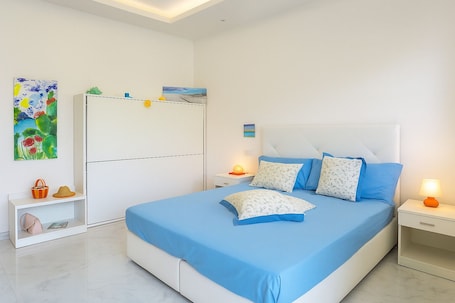 Quadruple Room | In-room safe, free WiFi, bed sheets