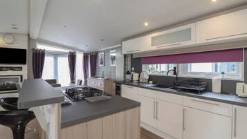 Cookware/dishes/utensils