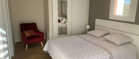 1 dormitori, wifi i roba de llit