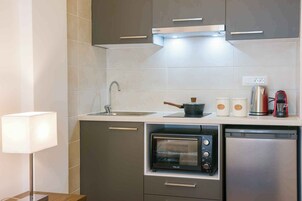 Comfort Studio, Balcony, Garden View | Private kitchen | Highchair, cookware/dishes/utensils