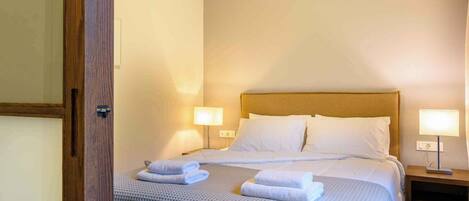 Espacio para trabajar con laptop y sistema de insonorización