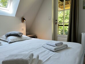 4 bedrooms, iron/ironing board, free WiFi