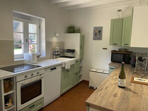 Réfrigérateur, micro-ondes, four, lave-vaisselle