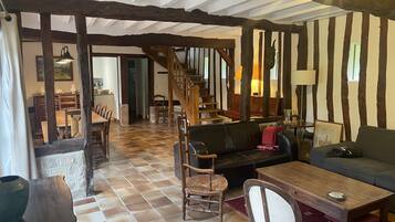 Televisie en een open haard