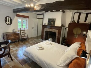 4 makuuhuonetta, silitysrauta/-lauta, ilmainen Wi-Fi