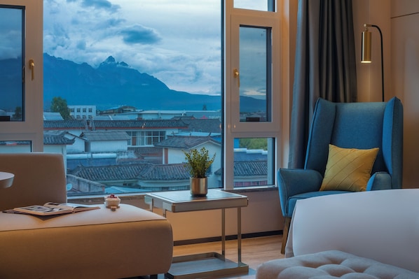 Comfort suite, uitzicht op de stad | Een bureau, een laptopwerkplek, gratis wifi, rolstoeltoegang