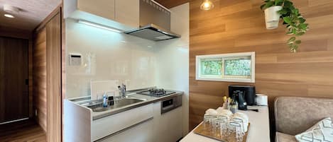 Habitación Confort, para no fumadores | Cocina privada | Refrigerador con congelador, microondas, parrilla de estufa y arrocera