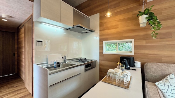 Comfort Room, Non Smoking | Private kitchen