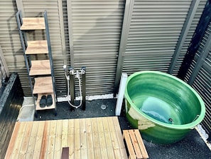 豪華客房, 非吸煙房 (Open-airbath,Private dog run,BBQgrill) | 浴室 | 獨立浴缸和淋浴設備、吹風機、毛巾、洗髮精