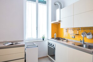 Apartment, 1 Queen Bed with Sofa bed | Private kitchen | Fridge, oven, stovetop, dishwasher