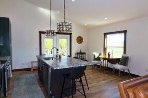 冰箱、微波炉、烤箱、炉灶