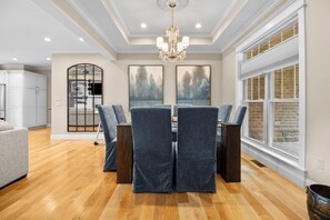 Dining - New lake front getaway on Woods Creek Lake with entertainment opportunities for everyone! Perfect for holidays, weekend getaways, family weekends, or just a good ole fashioned lake weekend. (London)