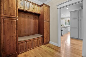 Interior - New lake front getaway on Woods Creek Lake with entertainment opportunities for everyone! Perfect for holidays, weekend getaways, family weekends, or just a good ole fashioned lake weekend. (London)