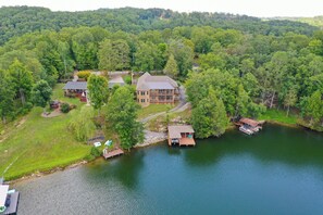Exterior - New lake front getaway on Woods Creek Lake with entertainment opportunities for everyone! Perfect for holidays, weekend getaways, family weekends, or just a good ole fashioned lake weekend. (London)