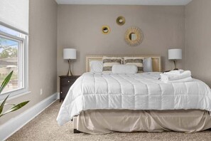 4 bedrooms, desk, iron/ironing board, travel crib - Plush 4BR Retreat Patio, Great Location (Pittsburgh)