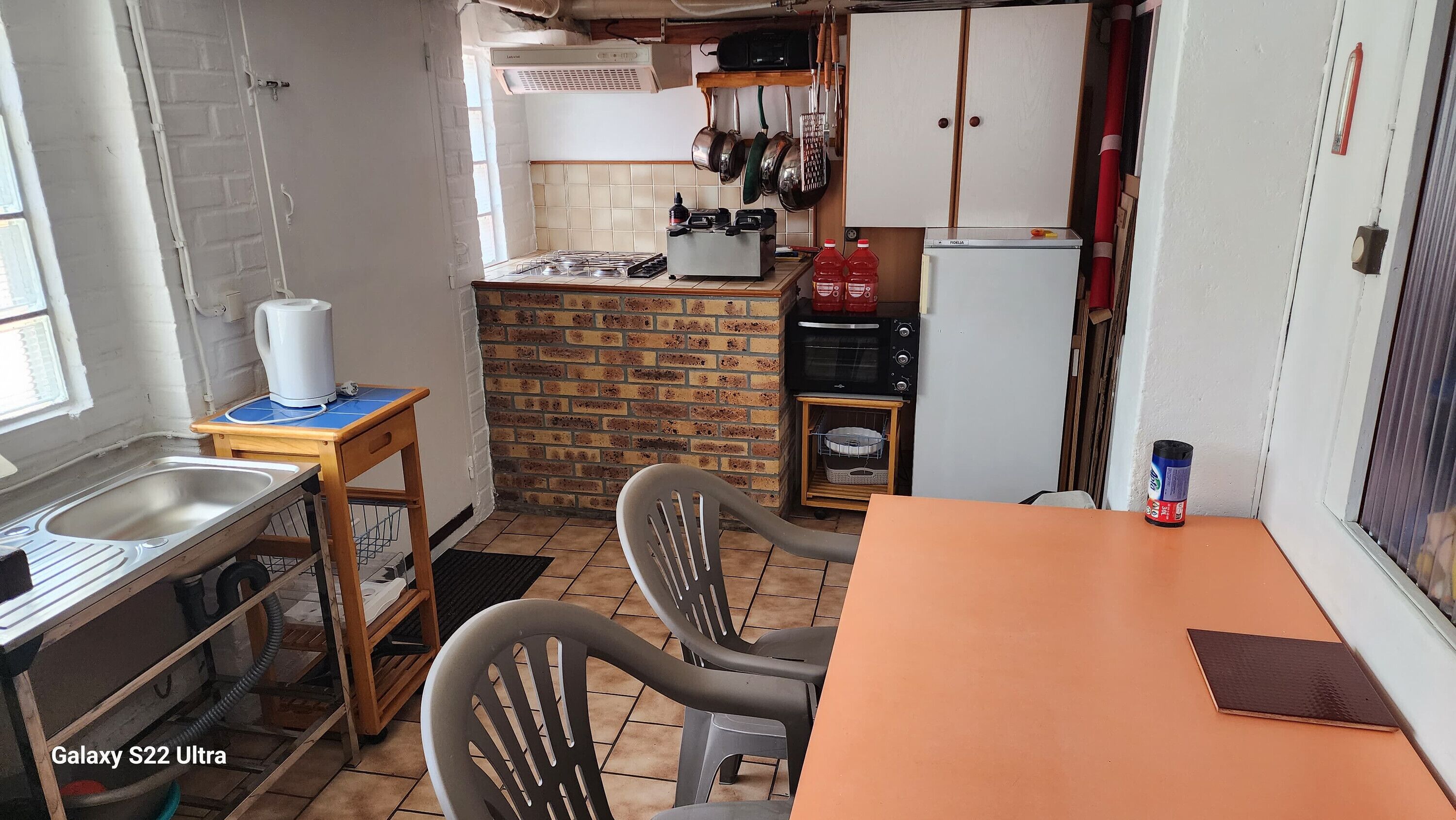 冷蔵庫、オーブン、コンロ、食器洗い機