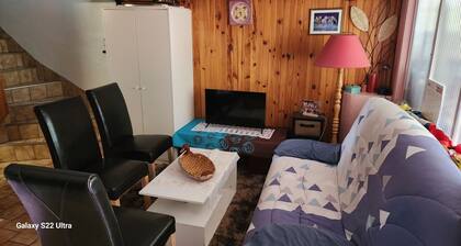 Holiday Home 'Beautiful Basement with Terrace' with Shared Garden and Wi-Fi