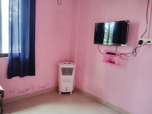 Standard Room | Rollaway beds, free WiFi, bed sheets