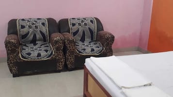 Deluxe Room | Rollaway beds, free WiFi, bed sheets