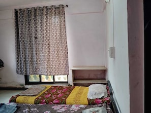 Standard Room | Rollaway beds, free WiFi, bed sheets