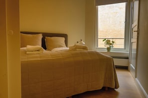 2 bedrooms, iron/ironing board, free WiFi, bed sheets - Affordable apartment in the city center of Copenhagen, 5 minutes to Nyhavn! (København)