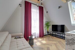 Deluxe-Apartment, 2 Schlafzimmer, Klimaanlage | Wohnbereich