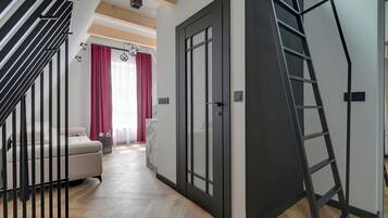 Deluxe Apartment, 2 Bedrooms, Air conditioning | Living area