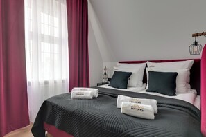 Apartamento Deluxe, 2 habitaciones, Aire acondicionado | Zona de estar | Una televisión de pantalla plana